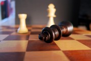 攻守兼?zhèn)涔ヂ?，全面掌握?zhàn)略與防御的智慧