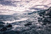 夏日炎炎，沙灘邊上的沖浪者們揮舞著海風、跳躍在波濤中，盡情享受著夏天的樂趣。然而，在炎熱的陽光下游泳和沐浴海水也是一件令人感到愜意的事情。那么，有沒有什么方法可以在輕松愉快的氛圍中度過夏日呢？今天我們就來探討一下如何在夏日沖浪店游戲中暢享樂趣。，夏日夏日，在沖浪店游戲中的清涼享受