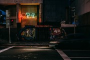 穿越都市攻略游戲小說，在光影交錯的世界里尋找自我，光影變幻中，穿越都市的冒險旅程